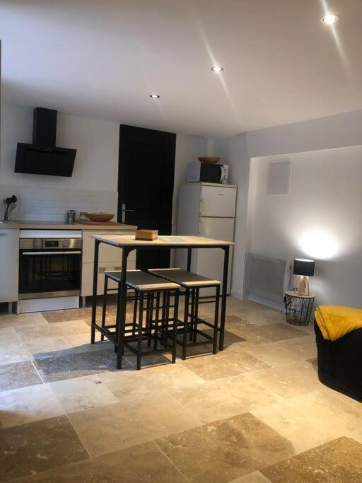 Apartment Bienvenue « a L'ombre Du Figuier » Pieusse